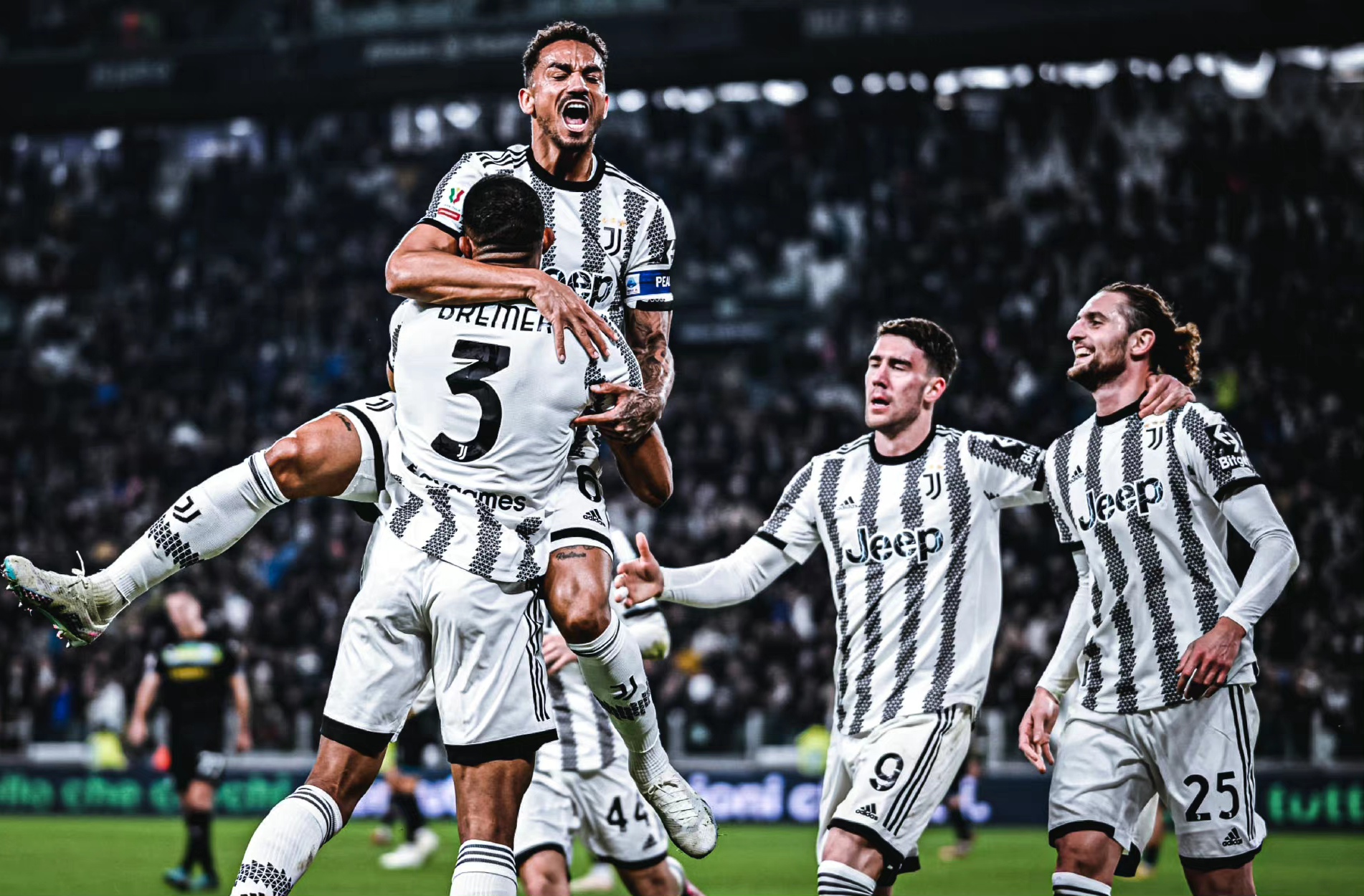 关键时刻意大利杯传出新动向；瓦伦西亚远射贴柱；管理层表态——质疑声仍在；身体对抗强度拉满(2021年女排欧锦赛塞尔维亚对意大利)